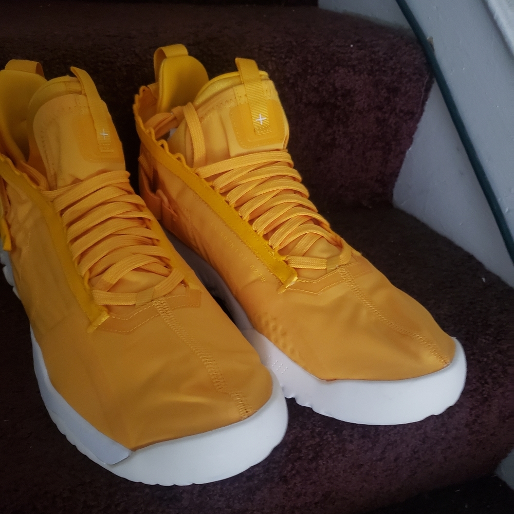 Men Jordan Proton-Reaction Size 13 Yellow